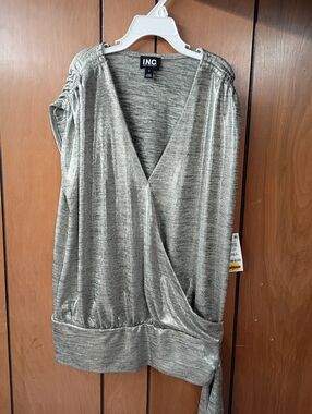 Women New Gray Sleevless Size Small Shirt